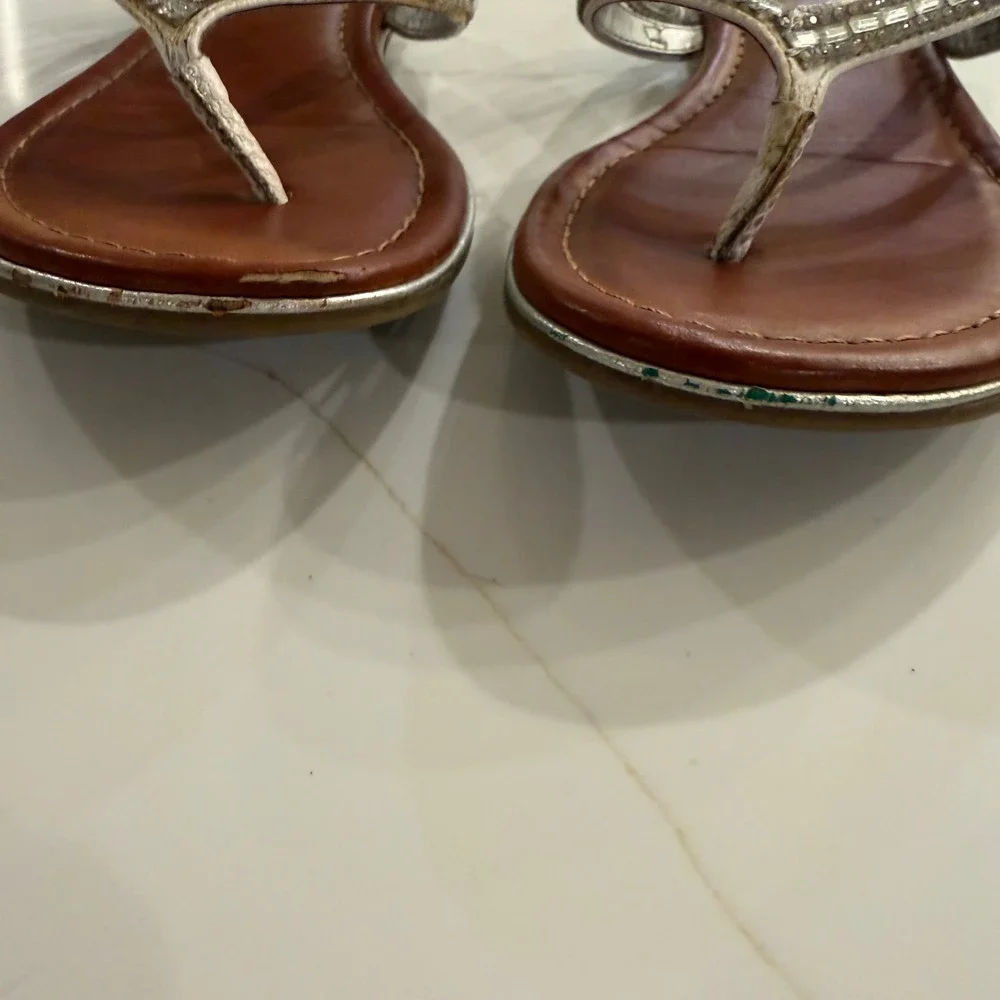 Unisa‎ Womens Brown Silver Rhinestone Embellished Thong Flat Sandals Size 6.5M